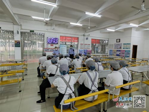 潯陽(yáng)區(qū)領(lǐng)導(dǎo)帶隊(duì)到九江一中開(kāi)展食品安全 兩個(gè)責(zé)任 包保督導(dǎo)工作 組圖