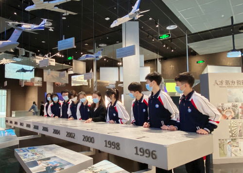 堅定文化自信，弘揚中華優秀傳統文化——珠海理工中職英語課題組師生赴珠海市博物館參觀學習